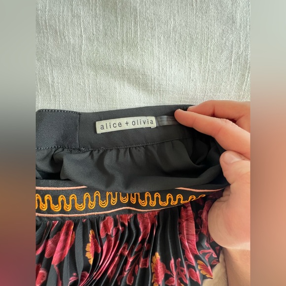 NWT Alice & Olivia skirt - Picture 2 of 10